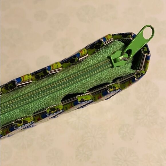 Ecoist recycled baguette style bag - Picture 2 of 7